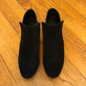 Women’s 7.5 Me Too Black Suede Bootie